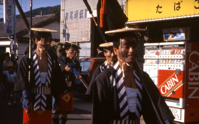 Cigarette vending machine
